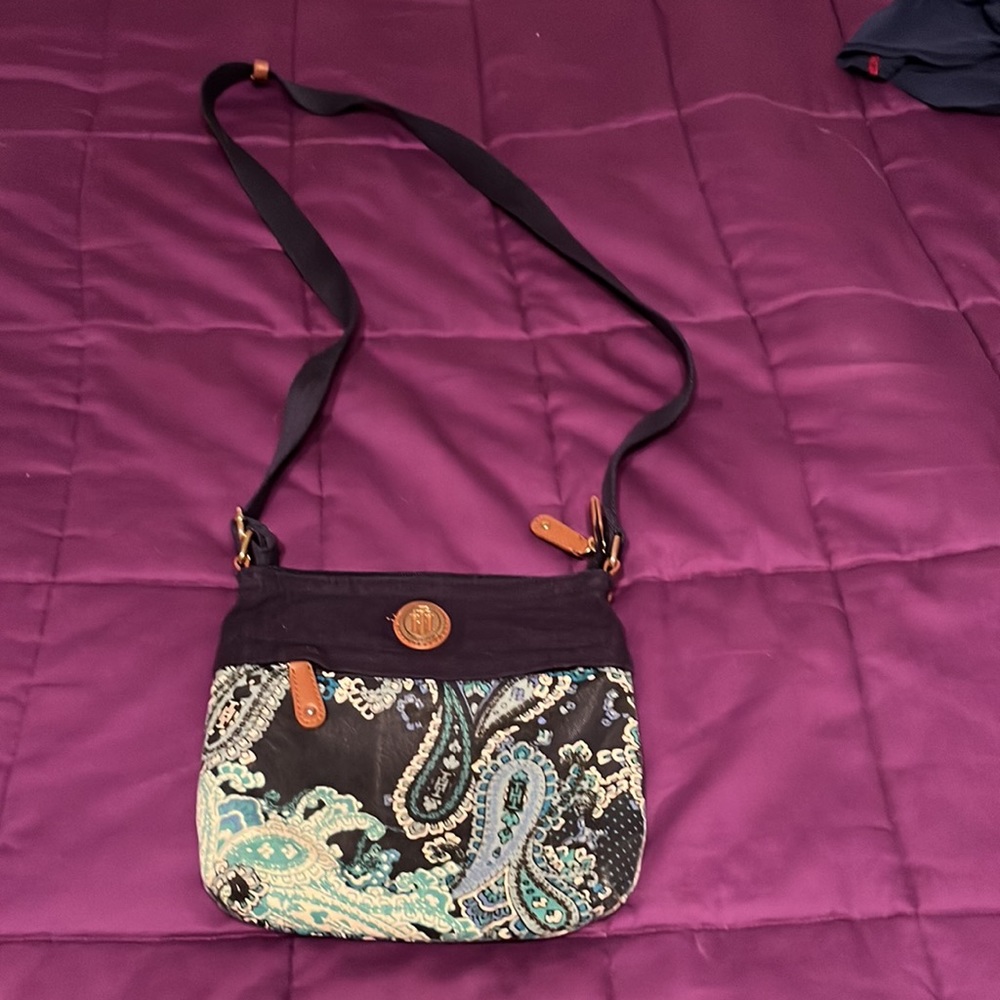 Tommy Hilfiger crossbody purse. Measures roughly 8 1/2 x 9. Strap is roughly 46”